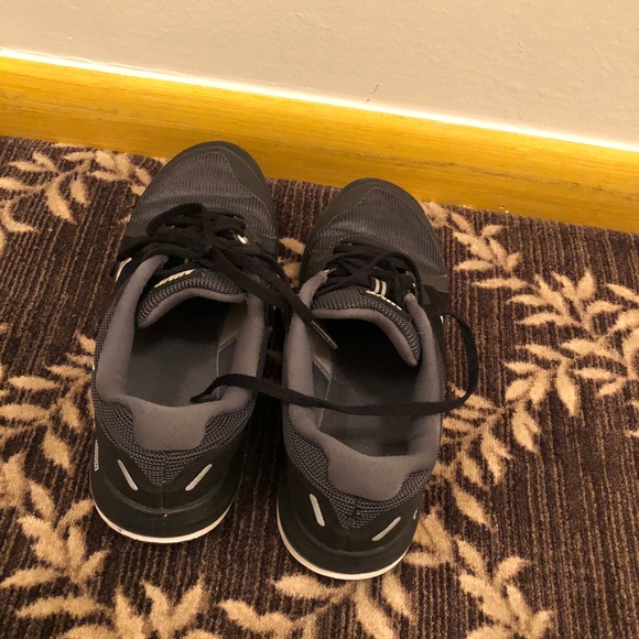 Nike Running Shoes in Black - Picture 4 of 5